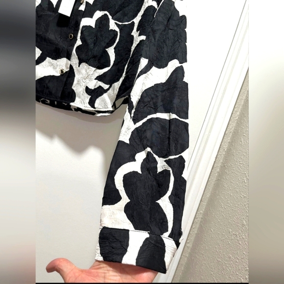 House of Harlow 1960 Black & White Cropped Long Sleeve Blouse NWT M - Picture 4 of 4